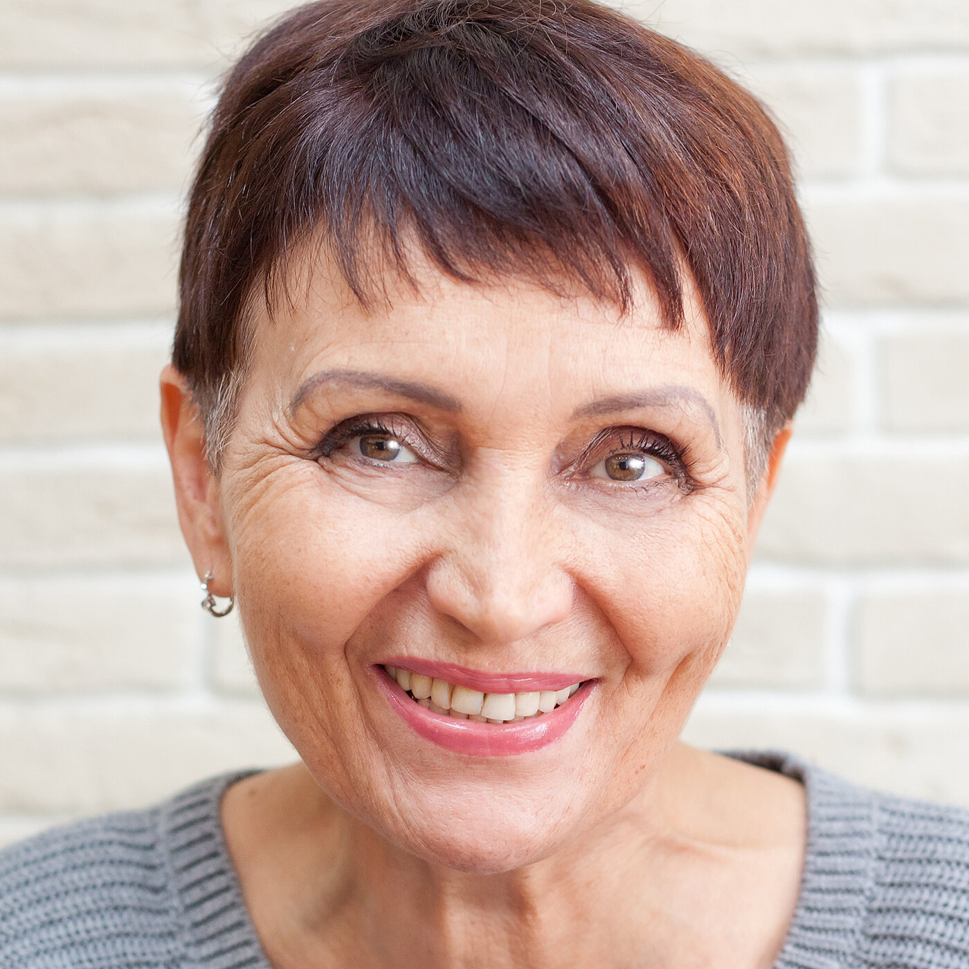 Portraitbild kurzhaarige Frau